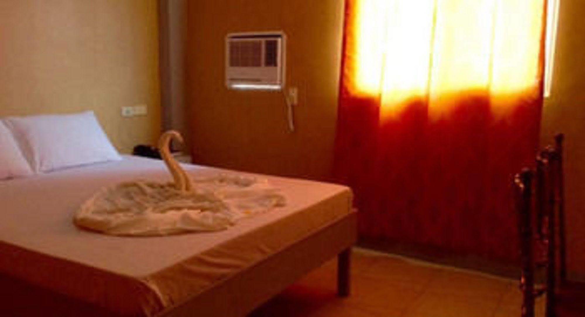 UKL Ever Resort Hotel Laoag Eksteriør bilde